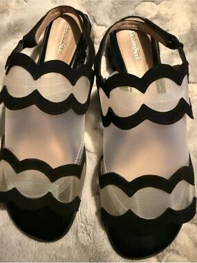 BeautiFeel Glory Black and Ivory Scalloped Mesh Slingback Sandals